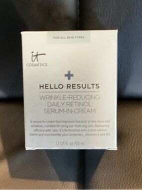 NIB, it cosmetics Hello Results Daily Retinol Serum-in-Cream - White